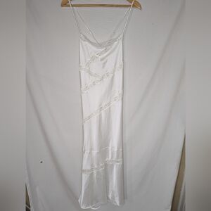 Noblesse Oblige White Silky Lace Crossback Adjustable Strap Night Gown M/L
